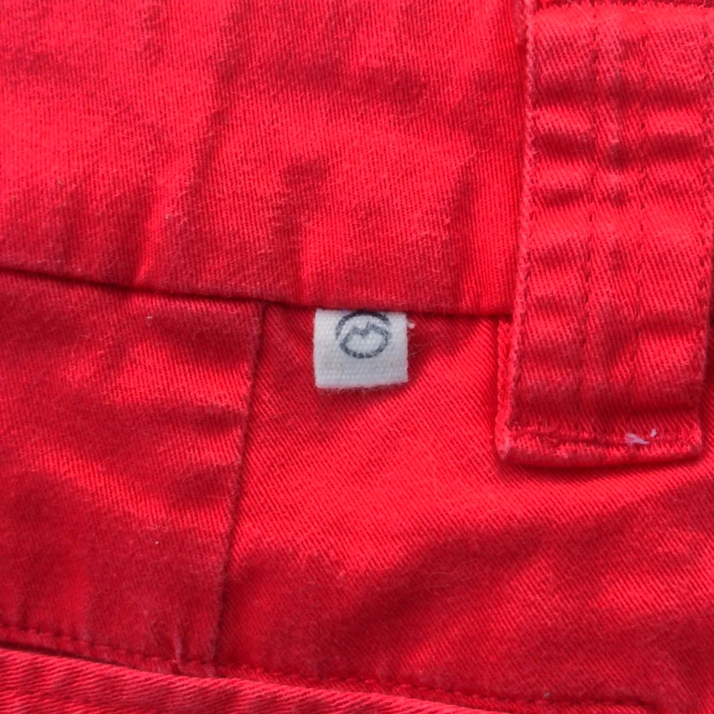 Magellan Outdoors Poppy Red Cotton/Spandex Chino Shorts w/ Tortoise Shell Button - Picture 9 of 12